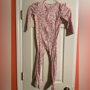 Girls 5T pajamas from Carter.